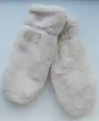 Молочный варежки женские меховые