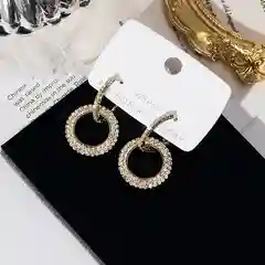 Золотой элегантные серьги-кольца со стразами