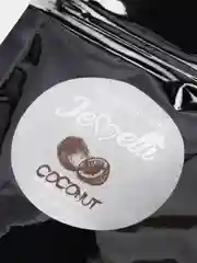 Скраб для тела на основе кокосовой стружки JEMELLI