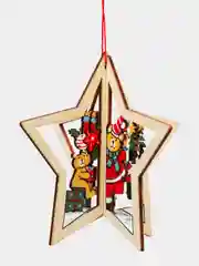 Алый елочная игрушка из дерева