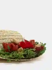 Красный декоративное настенное украшение Lillo "Шляпа с цветами", 29 см