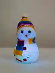 Красный сувенир новогодний "Снеговик", светящийся, 13 см