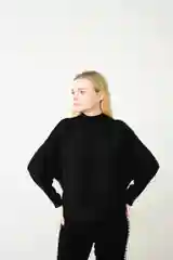 Черный водолазка