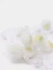 Белый бусины с розами на нитке для рукоделия