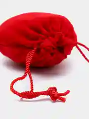 Багровый бархатный мешочек для новогодних подарков на шнуровке