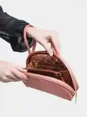 Розовый косметичка на молнии кожаная