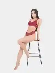 Красный кружевной комплект нижнего белья: топ и трусы