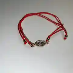 Алый нитка красная