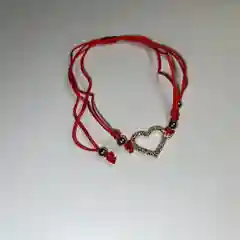 Кораллово-розовый нитка красная