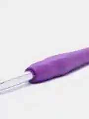 Крючок для вязания, с силиконовой ручкой, d = 5 мм, 14 см, цвет фиолетовый