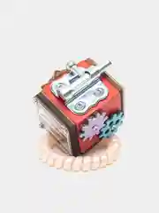 Красный бизикубик Мини NOVA Toys/ Развивающие игрушки/ Деревянные для малышей / Дорожный Бизиборд