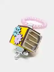 Желтый бизикубик Мини NOVA Toys/ Развивающие игрушки/ Деревянные для малышей / Дорожный Бизиборд