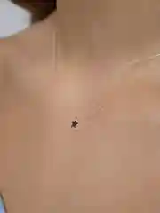 Серый чокер со стразой на леске, с подвеской, подвеска на леске