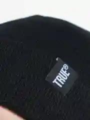 Черный шапка вязанная унисекс TRUE