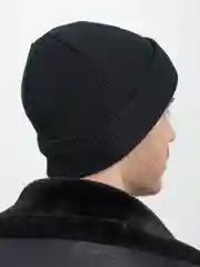 Черный шапка вязанная унисекс TRUE