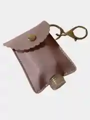 Сиреневый брелок с флаконом для антисептика