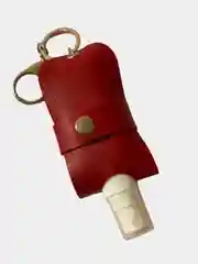 Бордовый брелок с флаконом для антисептика