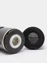 Черный вакуумный пылесос для автомобиля