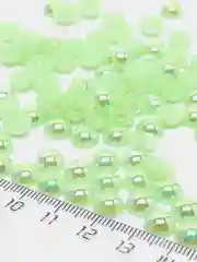 Салатовый полубусины акриловые