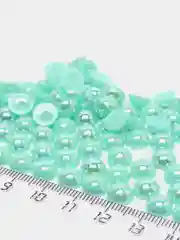 Зеленый полубусины акриловые