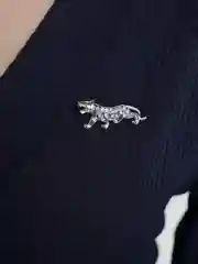 Серебряный брошь на булавке