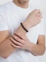 Серый браслет с камнем