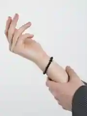 Браслет-крест из гематита