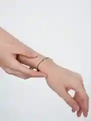 Браслет на нити с черным сердцем