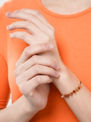 Браслет-нить "Simple bracelete"с камнем сердолик