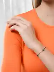Браслет на нити с сердцем из гематита