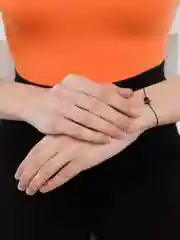 Браслет на нити с бусиной из гематита "Сова"