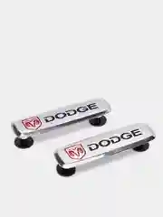 Комплект шильдиков металлических с эмблемой авто "DODGE" и 4 винтовыми креплениями (Пара)
