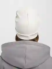 Молочный шапка женская