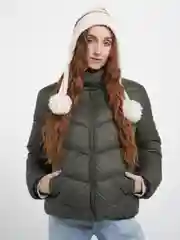 Багровый шапка женская с помпонами