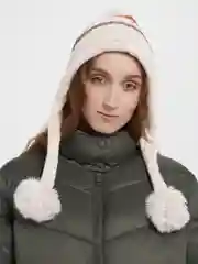 Шапка женская с помпонами