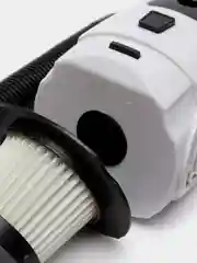 Белый пылесос автомобильный мощностью 120 W, без мешка