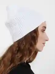 Белый шапка женская