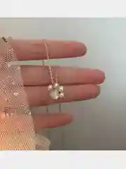 Цепочка с кулоном в виде кошачьей лапки с жемчужинами