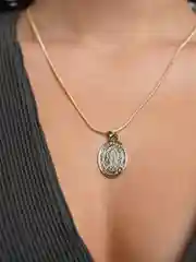 Золотой цепочки с кулоном