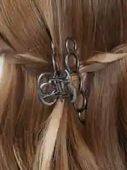 Угольный краб для волос металлический