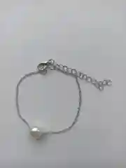 Браслет с имитацией жемчуга