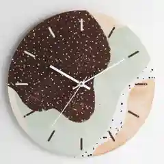 Коричневый часы настенные