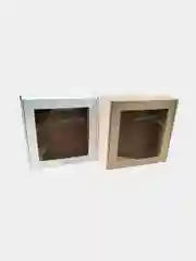 Бежевый коробка из микрогофрокартона 16*16*6 см самосборная 2шт, подарочная с окном