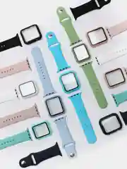 Силиконовый ремешок для Apple Watch с защитным стеклом 2 в 1