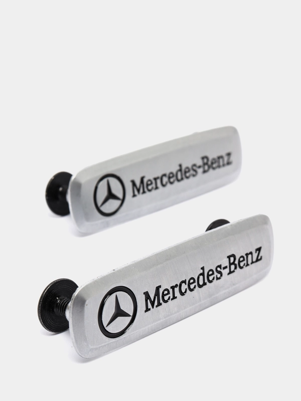 Комплект шильдиков с эмблемой авто "MERCEDES-BENZ" и  4 винтовыми креплениями (Пара)