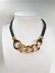 Золотой золотая цепь на шею / цепь на замшевом ремешке /цепь золотая женская из пластика