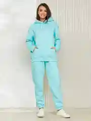 Спортивный женский костюм