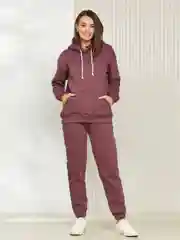 Спортивный женский костюм