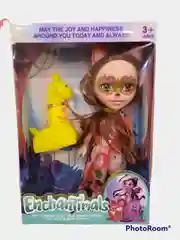 Бордовый игрушка "Кукла с любимой зверюшкой", 16 см