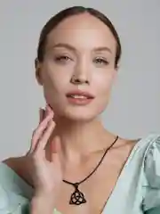 Черный кулон "Сила трех"